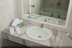 πολυτελη διαμονη χαλκιδικη - Skion Palace Beach Hotel